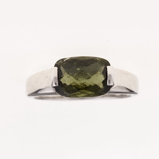 Anello in argento con Moldavite 529