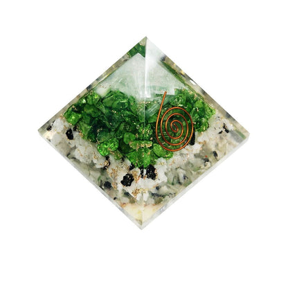 Piramide di Orgonite Pietra di Luna – Selenite – Onice Verde – Tra 60 e 70 mm